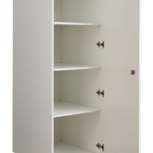 Ein geöffneter weißer Hochschrank mit vier Innenfächern und sichtbar montierten Scharnieren, stehend auf höhenverstellbaren schwarzen Füßen.